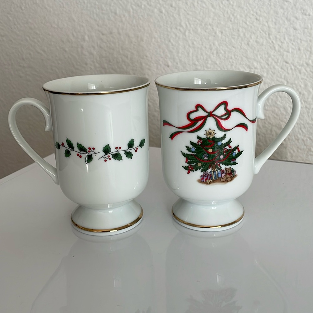Sanyei Vintage Christmas Footed Mugs Japan Set of 2